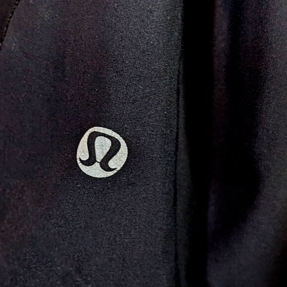 Lululemon lightweight silky tank with cut out design Size 2 - Picture 5 of 5